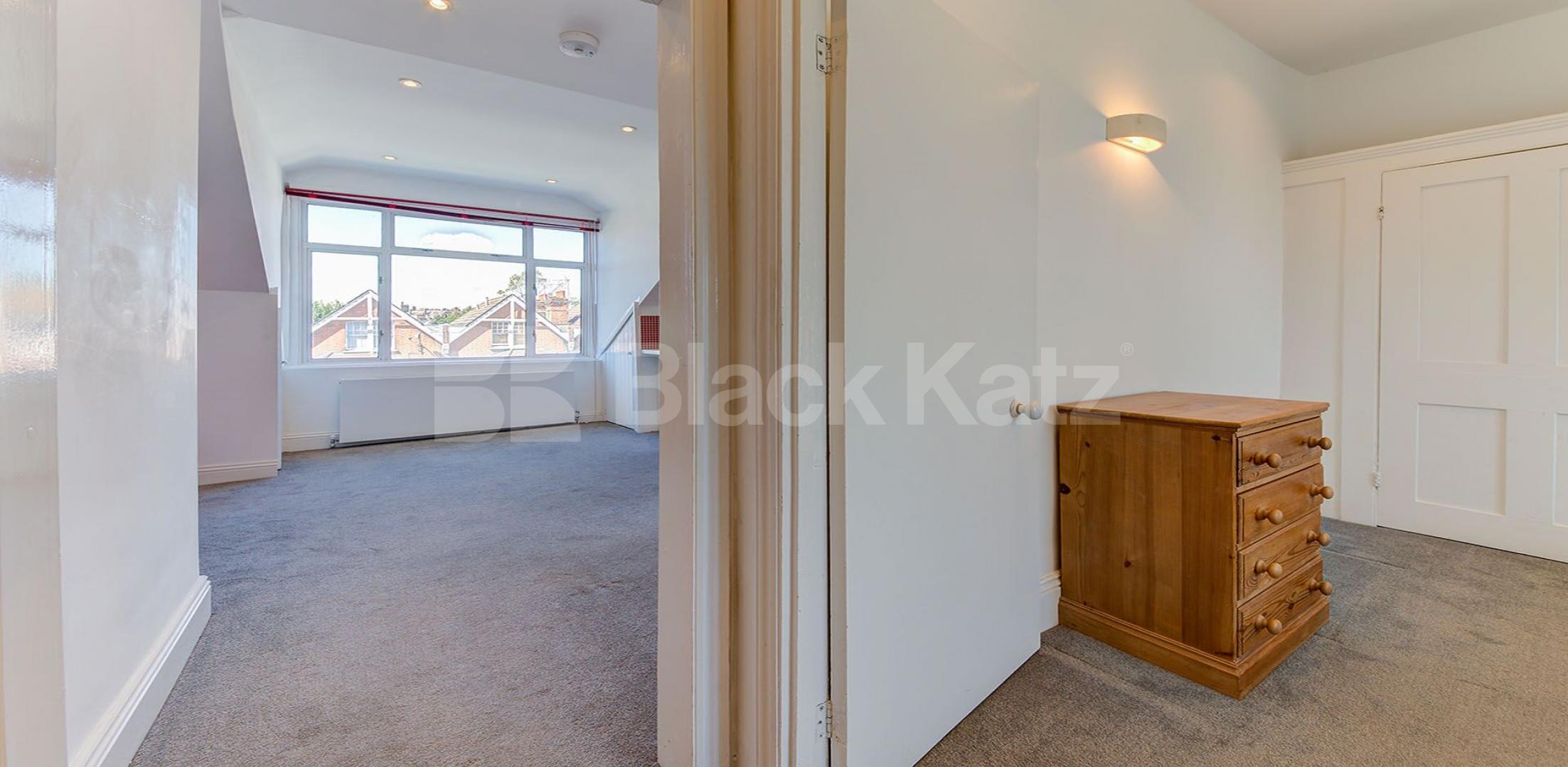 			New Instruction! Private balcony!, 1 Bedroom, 1 bath, 1 reception Flat			 Ferme Park Road , Crouch End